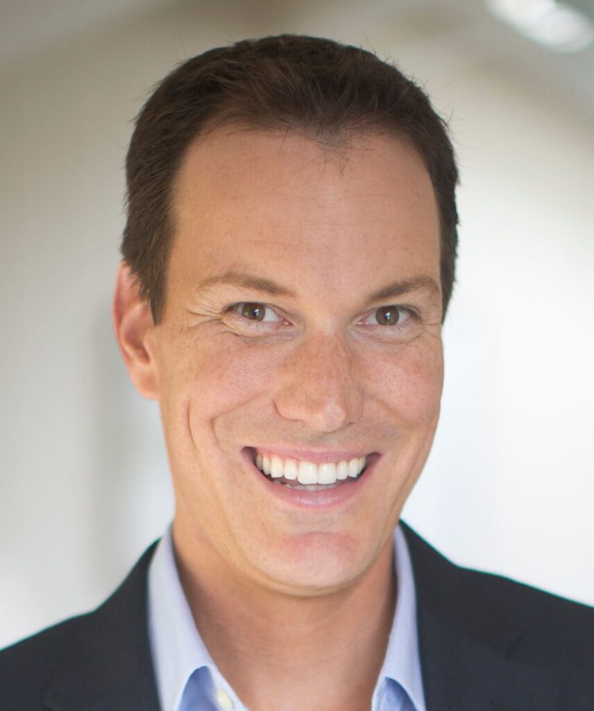 Shawn-Achor-2013-headshot.jpg